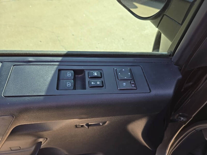 2011 Nissan Titan SV