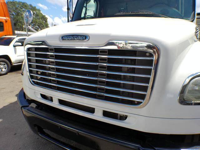 2017 Freightliner M2 106