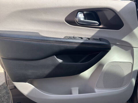 2017 Chrysler Pacifica Touring-L
