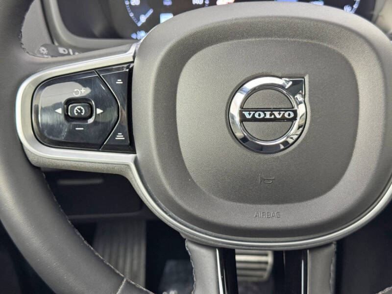 2022 Volvo XC90 Recharge T8 R-Design