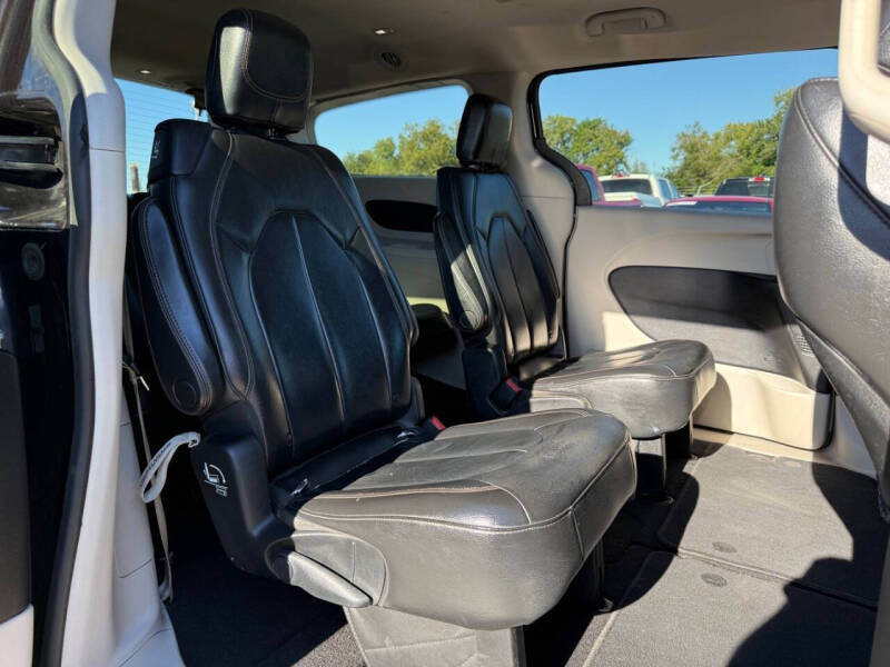 2017 Chrysler Pacifica Touring-L