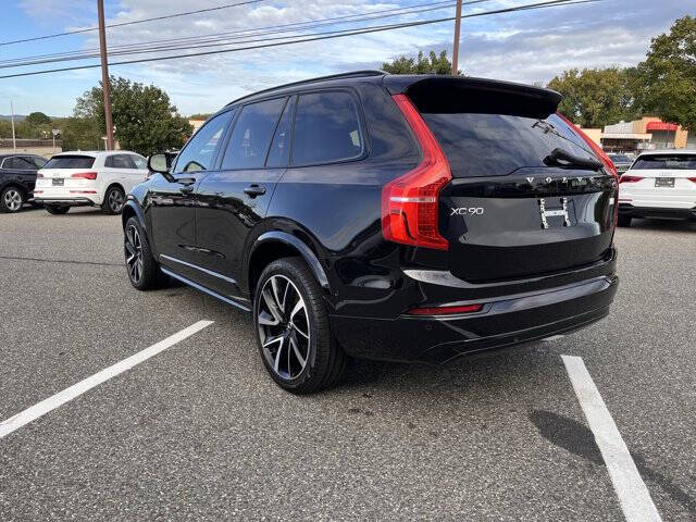 2023 Volvo XC90 Recharge T8 Ultimate Dark Theme