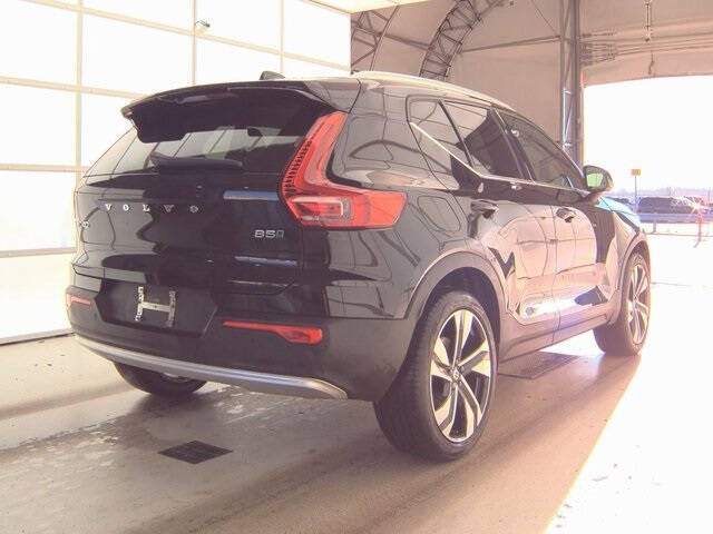 2023 Volvo XC40 B5 Plus Bright Theme