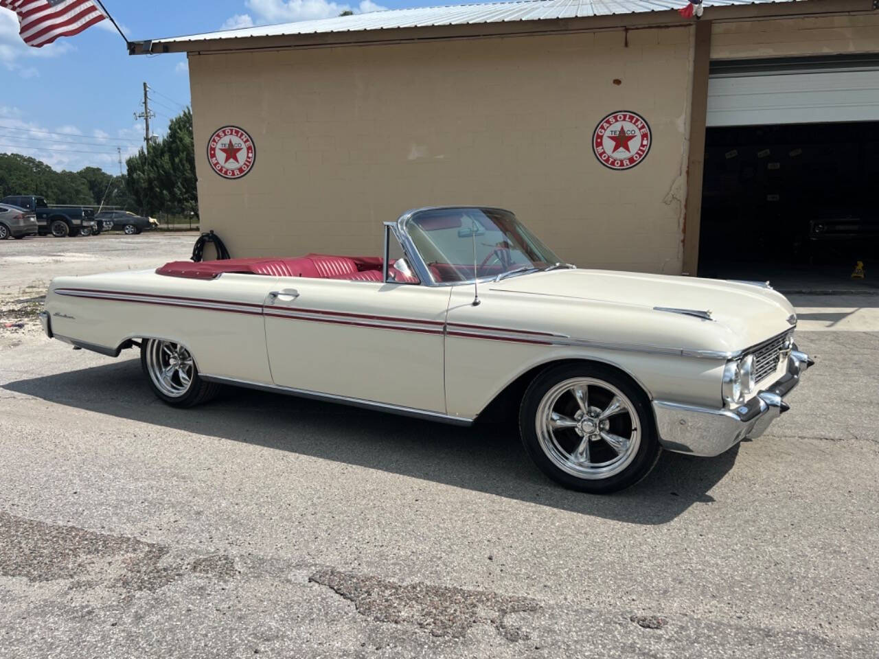 1962 Ford Sunliner for sale at Memory Lane Classic Cars in Bushnell, FL