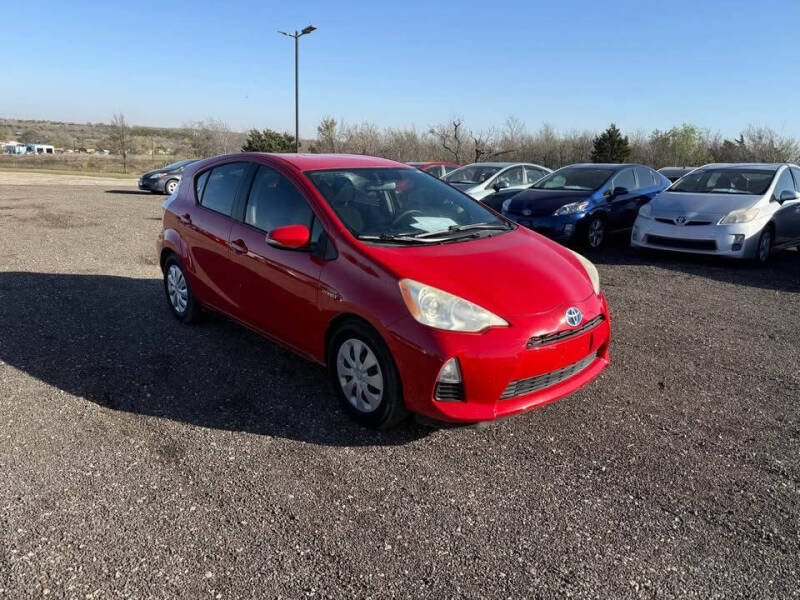2013 Toyota Prius c Two's photo