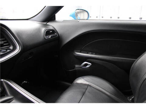 2015 Dodge Challenger SXT Plus