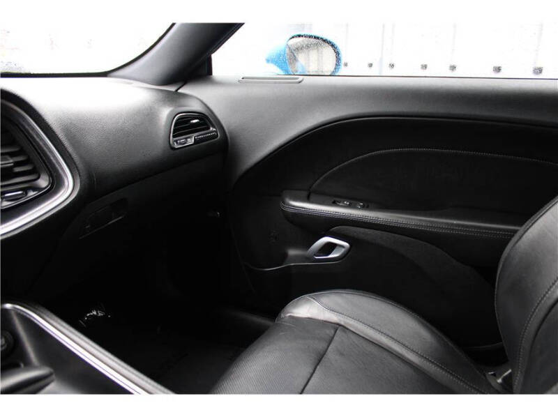 2015 Dodge Challenger SXT Plus