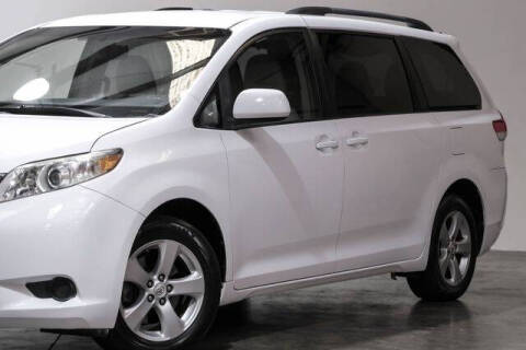 2011 Toyota Sienna LE 8-Passenger