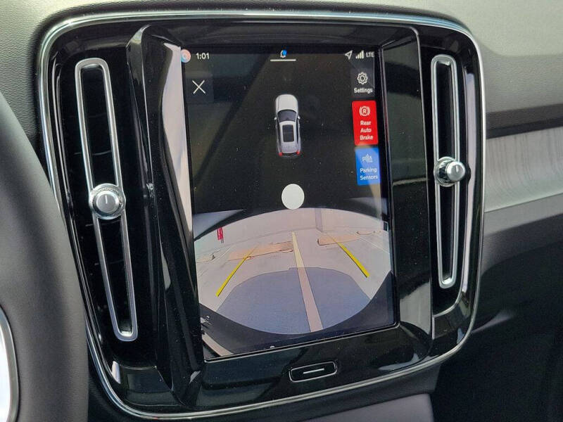 2026 Volvo XC40 B5 Core