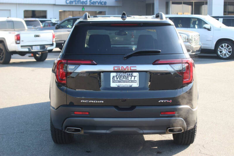 2023 GMC Acadia AT4