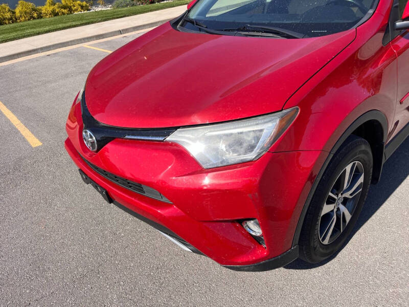 2016 Toyota RAV4 XLE photo 9