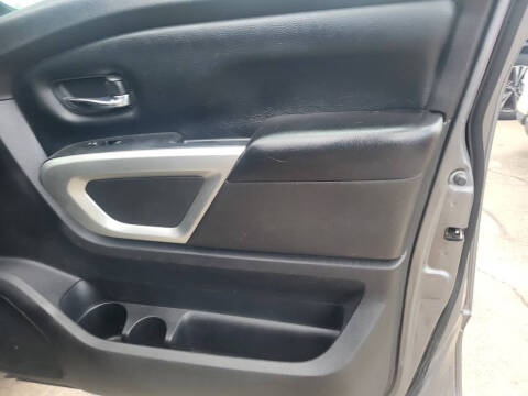 2017 Nissan Titan SV