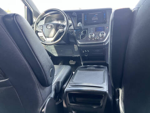 2016 Toyota Sienna SE Premium 8-Passenger