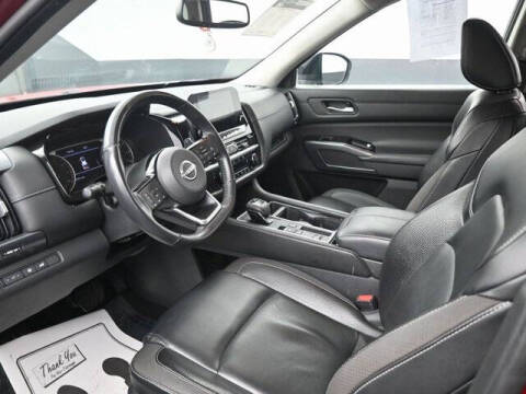 2022 Nissan Pathfinder SL