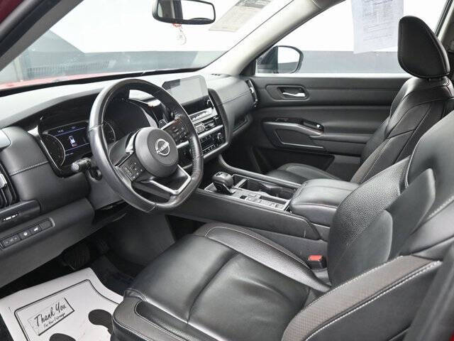 2022 Nissan Pathfinder SL