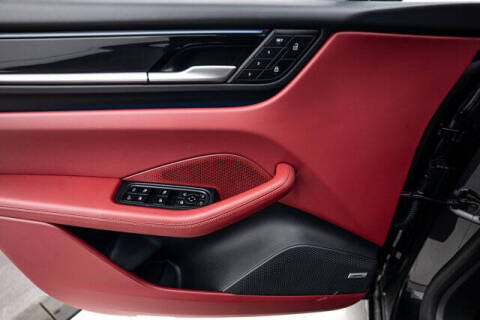 2025 Porsche Macan 4S Electric