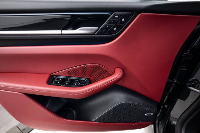 2025 Porsche Macan 4S Electric