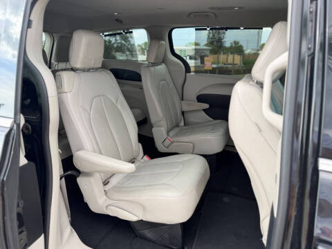 2017 Chrysler Pacifica Touring Plus