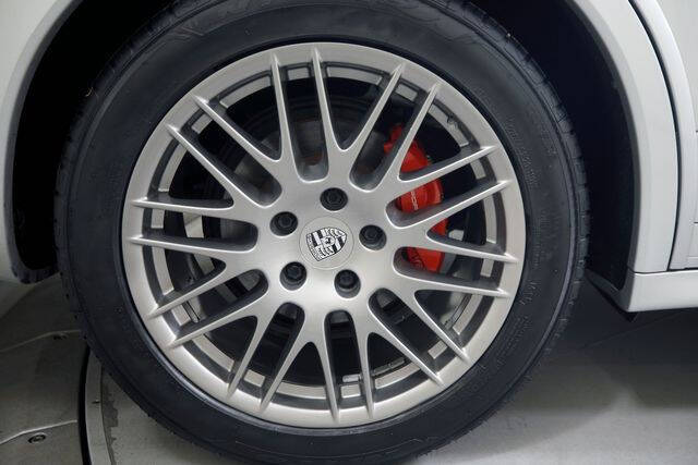 2014 Porsche Cayenne GTS