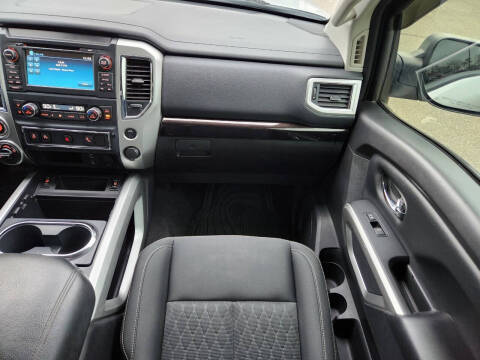 2017 Nissan Titan SV