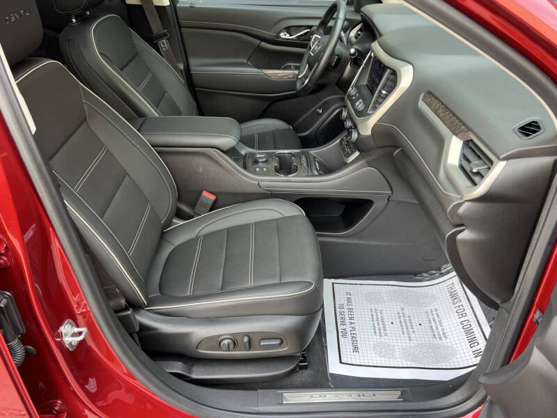 2023 GMC Acadia Denali