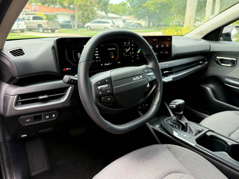 2025 Kia K4 EX