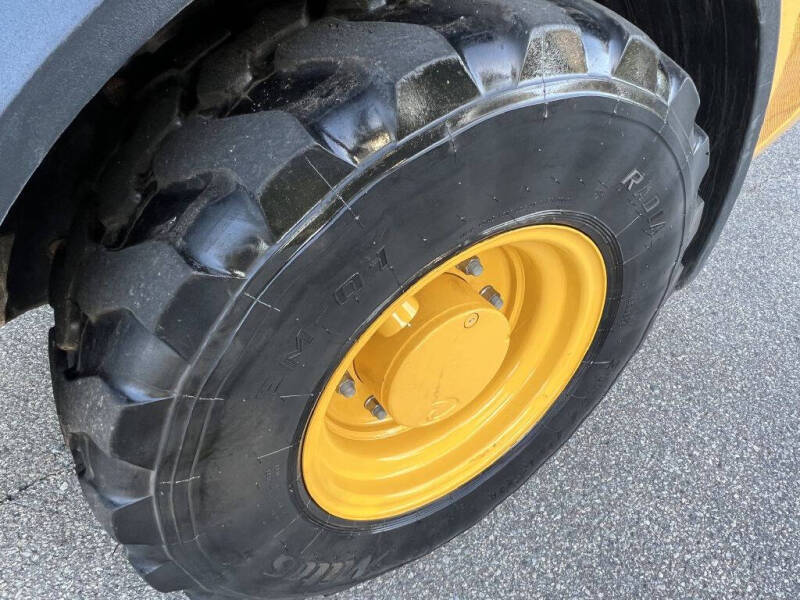 2022 John Deere 204L