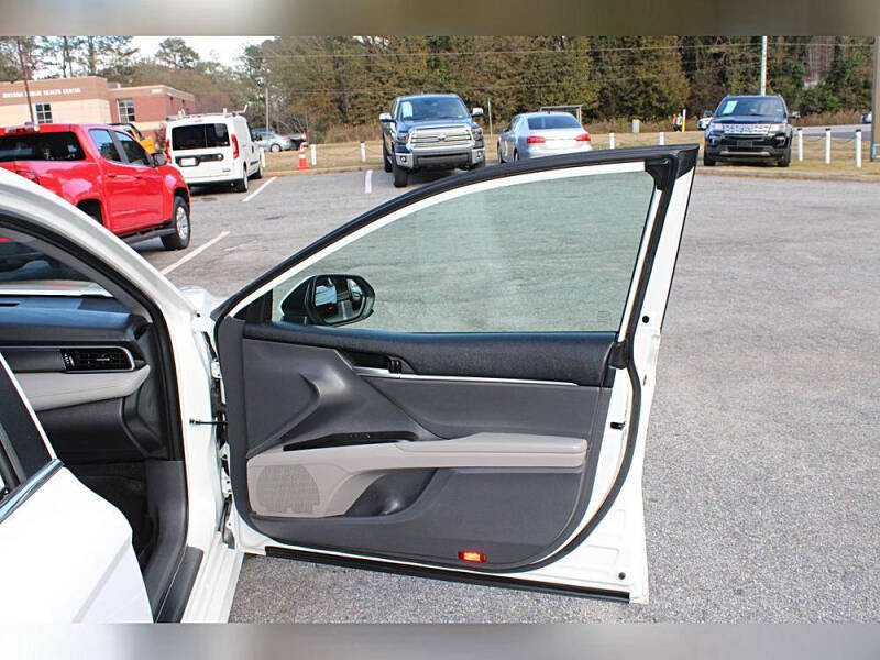 2023 Toyota Camry Hybrid LE