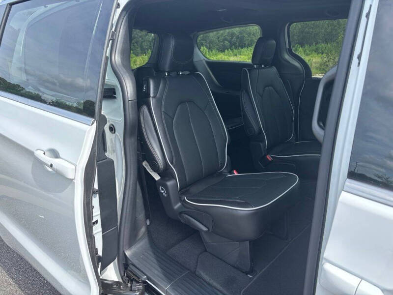 2027 Chrysler Pacifica Limited