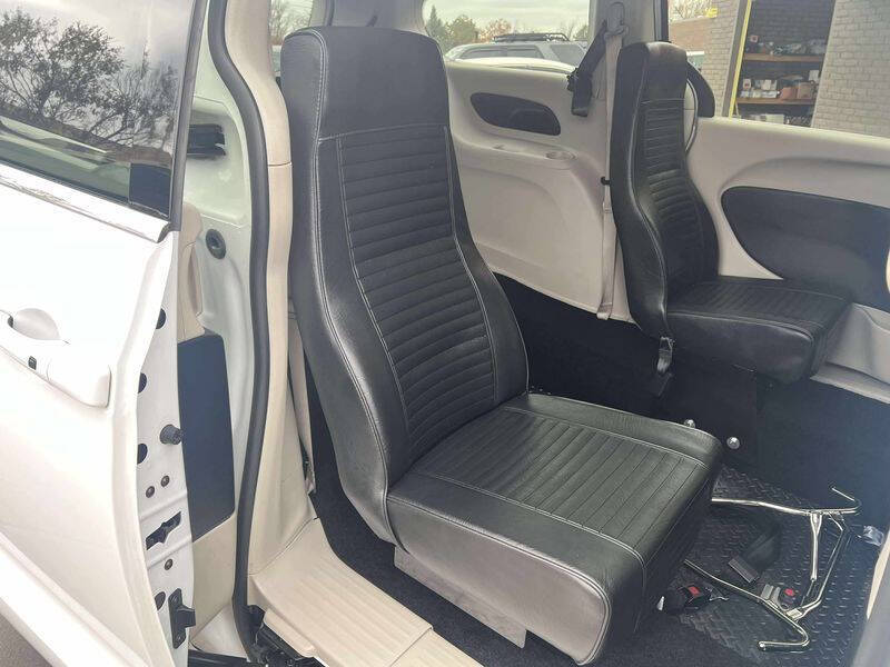 2024 Chrysler Voyager LX