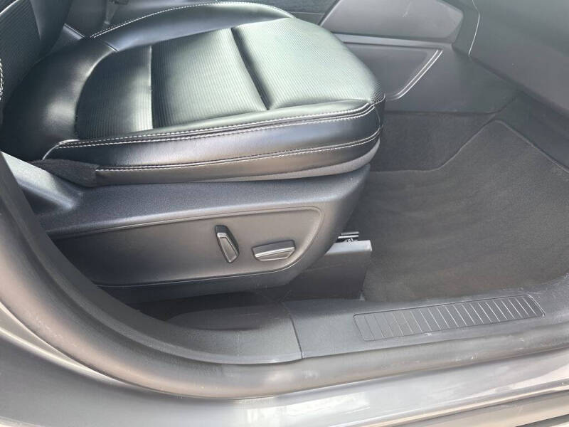 2025 Ford Escape Platinum