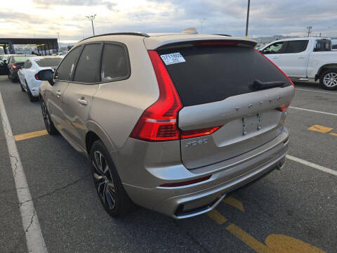 2024 Volvo XC60 B5 Ultimate Dark Theme