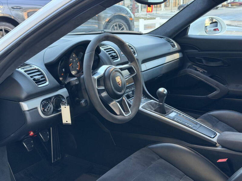 2016 Porsche Cayman GT4