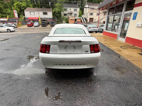 2002 Ford Mustang Deluxe