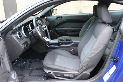 2005 Ford Mustang V6 Deluxe