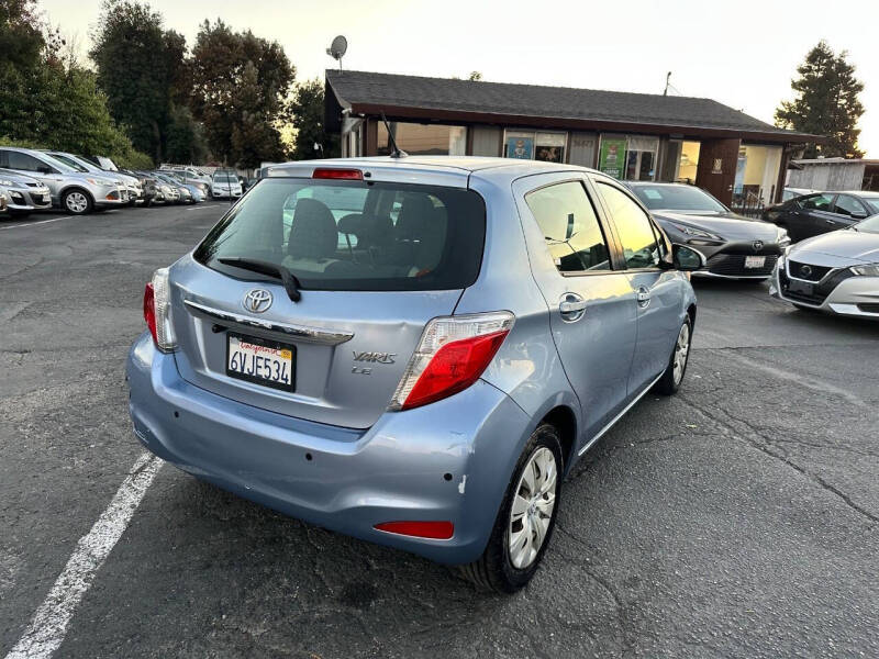 2012 Toyota Yaris 5-Door LE