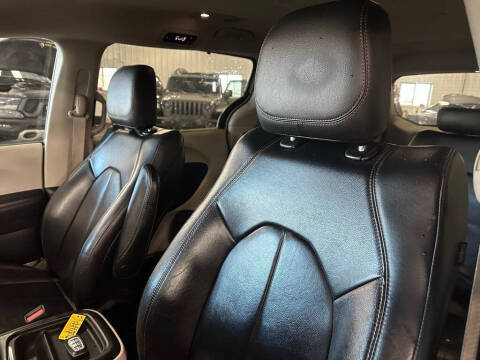 2017 Chrysler Pacifica Touring-L