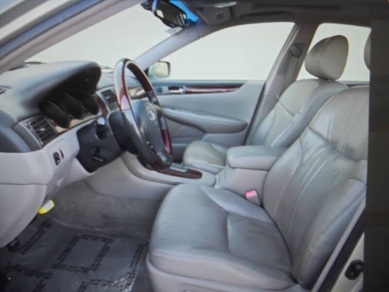 2004 Lexus ES 330 photo 8