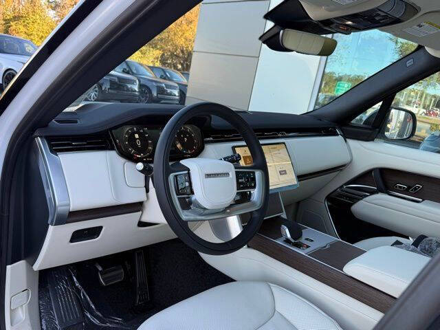 2025 Land Rover Range Rover P530 SE