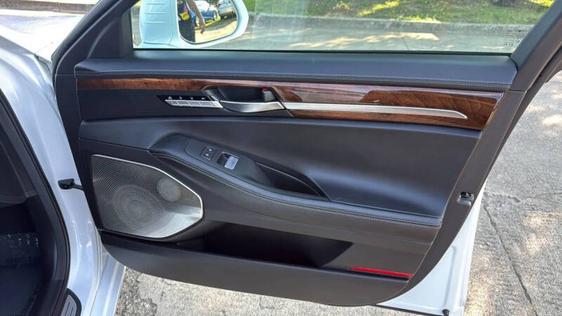 2017 Genesis G90