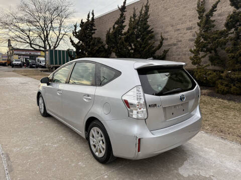 2012 Toyota Prius v Five