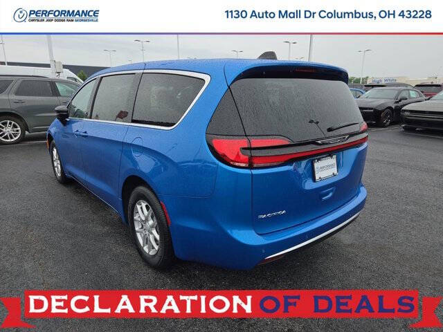 2027 Chrysler Pacifica Select
