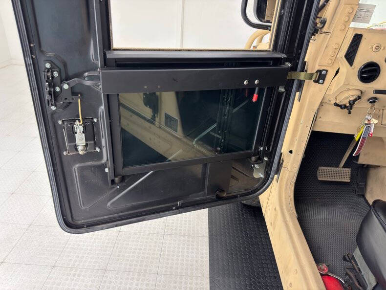 2005 AM General Hummer