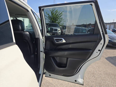 2017 Nissan Pathfinder SL