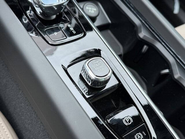 2026 Volvo XC60 T8 Plus