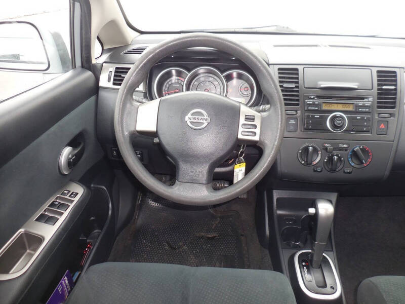 2011 Nissan Versa 1.8 S