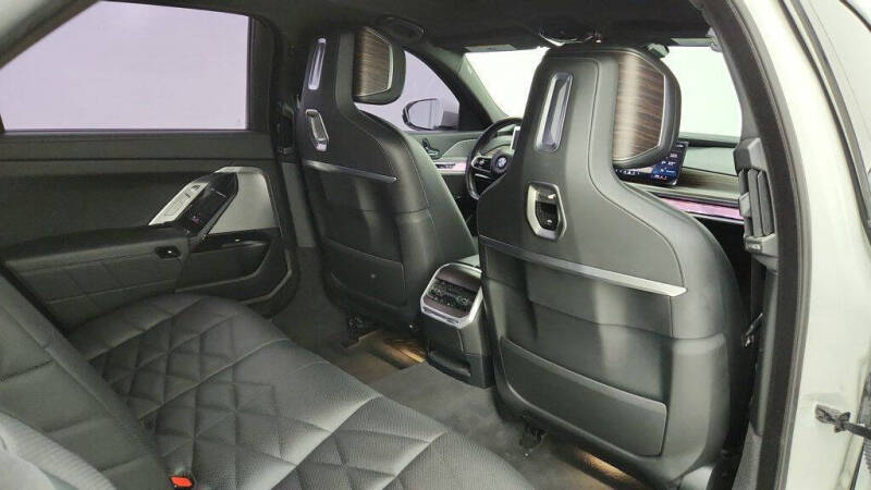 2023 BMW 7 Series 740i