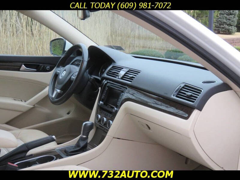 2014 Volkswagen Passat 1.8T SEL Premium PZEV