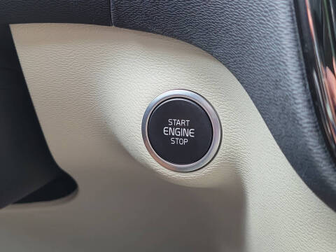 2024 Volvo XC40 B5 Ultimate Bright Theme