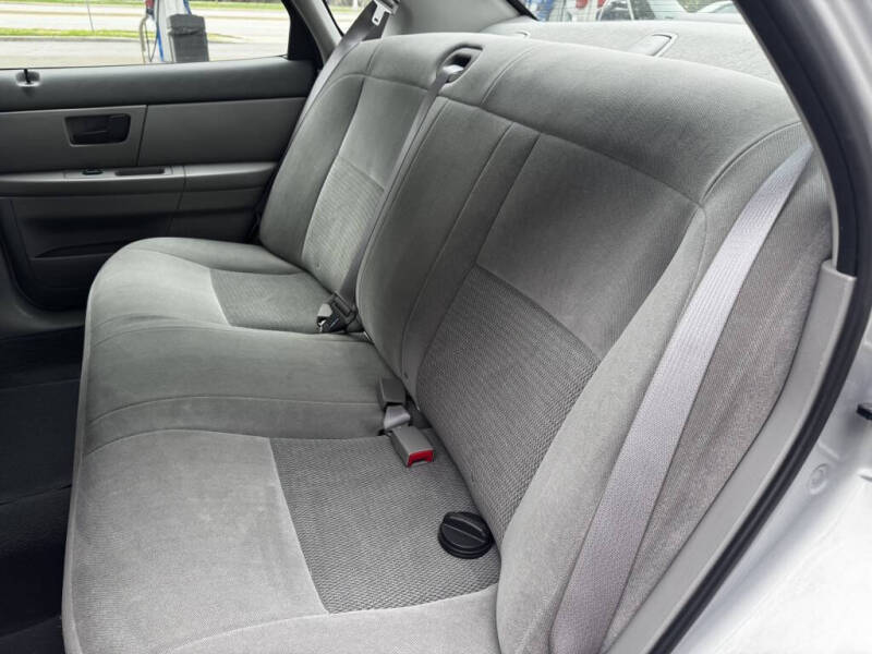 2006 Ford Taurus SE